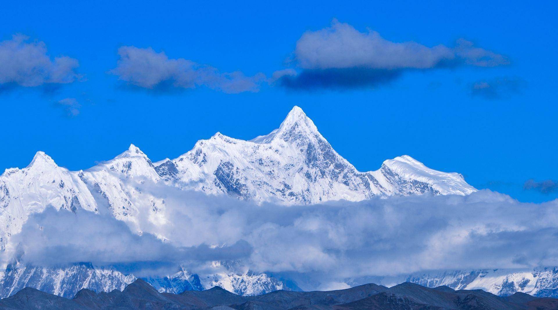 连绵起伏的高山图片图片