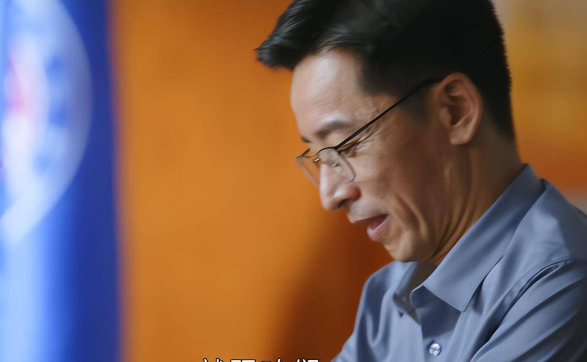 新剧中他饰演的是副校长娄静之,没有那么多的功利