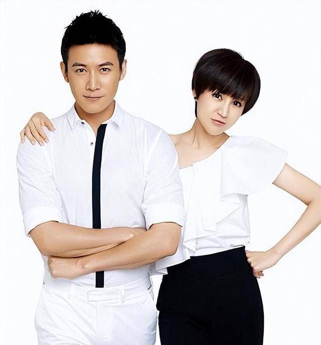 47岁鲍蕾出席活动,无滤镜截图真是老太多,双下巴明显胖20斤!