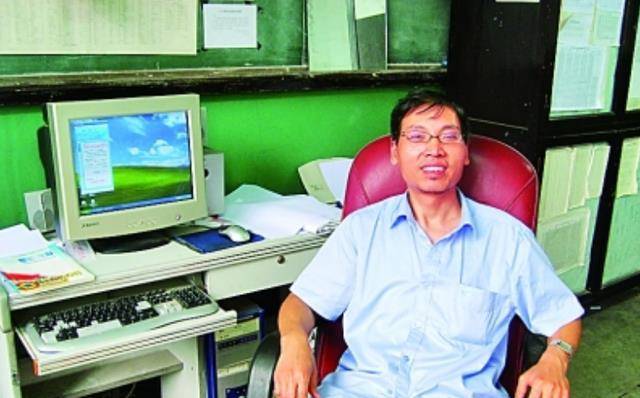 08年地震谭千秋老师,用身体护住4名学生自己却牺牲_生活_工作_英雄