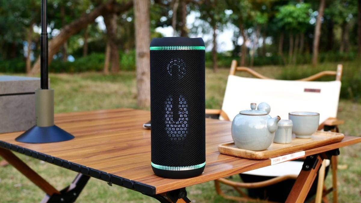 露营好物:雷登X30户外便携蓝牙音箱,澎湃重低音,RGB炫彩灯效
