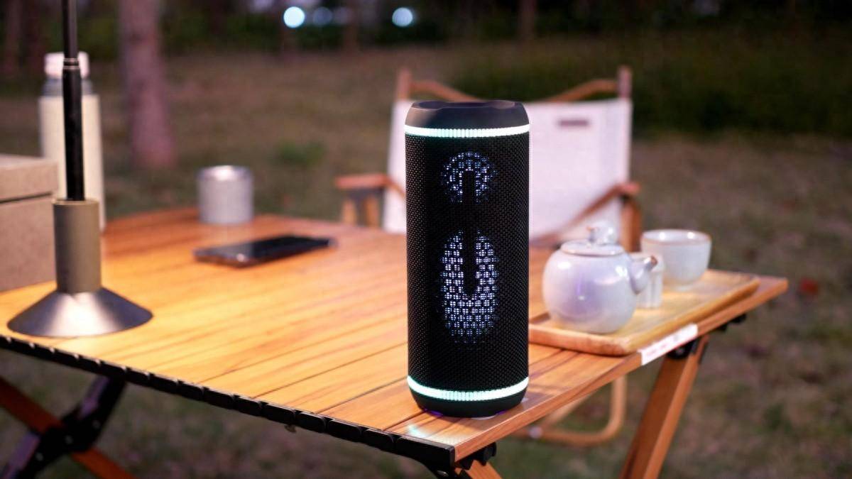 露营好物:雷登X30户外便携蓝牙音箱,澎湃重低音,RGB炫彩灯效