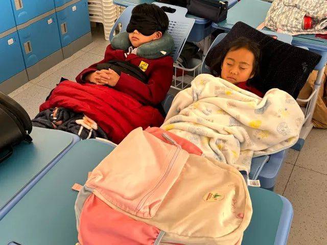 羡慕！金康园小学龙溪校区为学生配午休椅