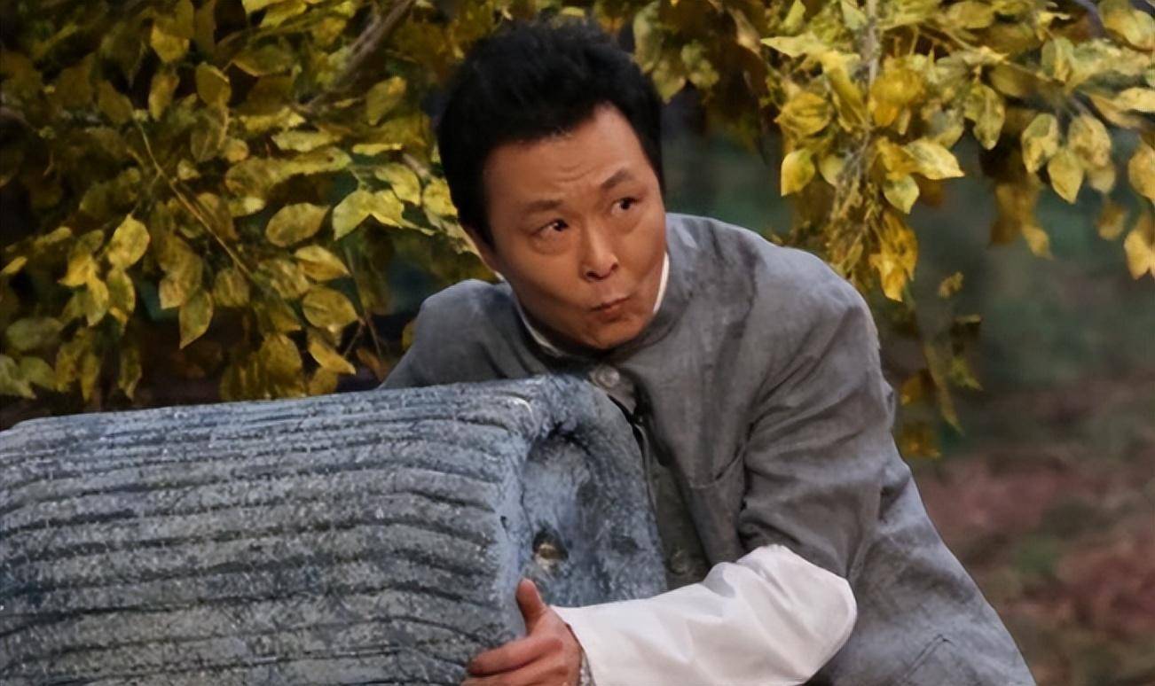 演员钱波:曾和妻子分居16年,一生无儿无女,今将宠物狗当孩子养_生活