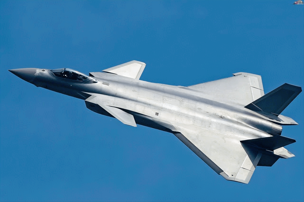 中国新型"超级飞机"亮相,震撼全球,引发西方军方强烈关注_我国_飞行