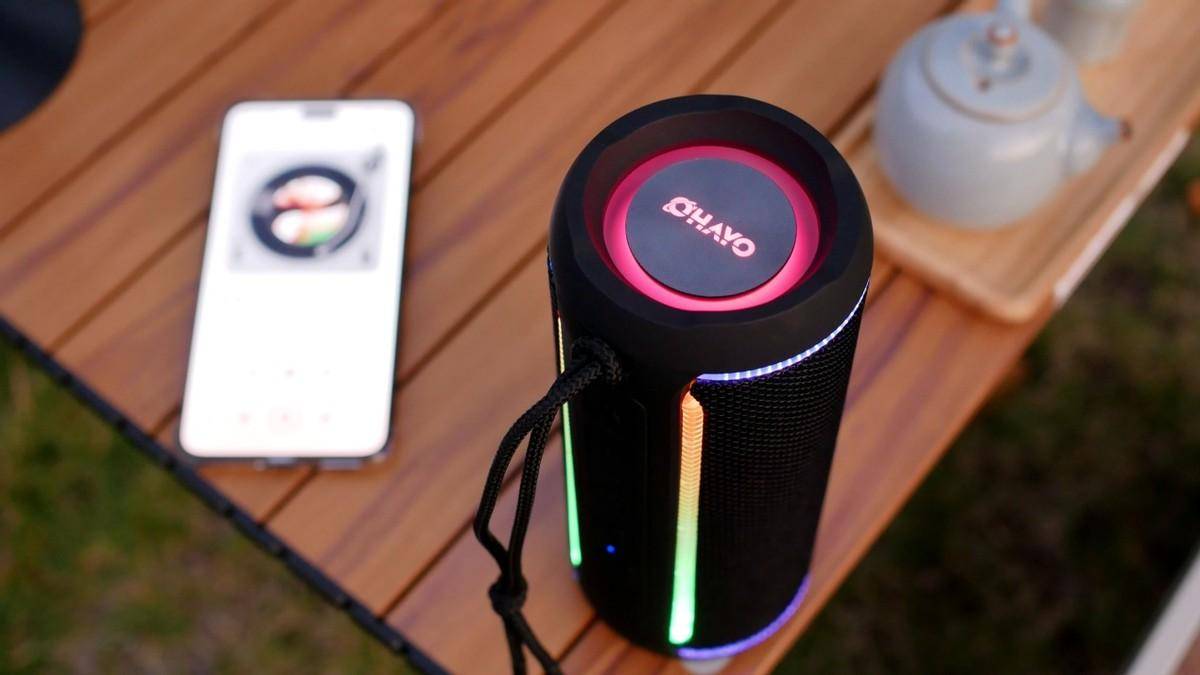 露营好物:雷登X30户外便携蓝牙音箱,澎湃重低音,RGB炫彩灯效