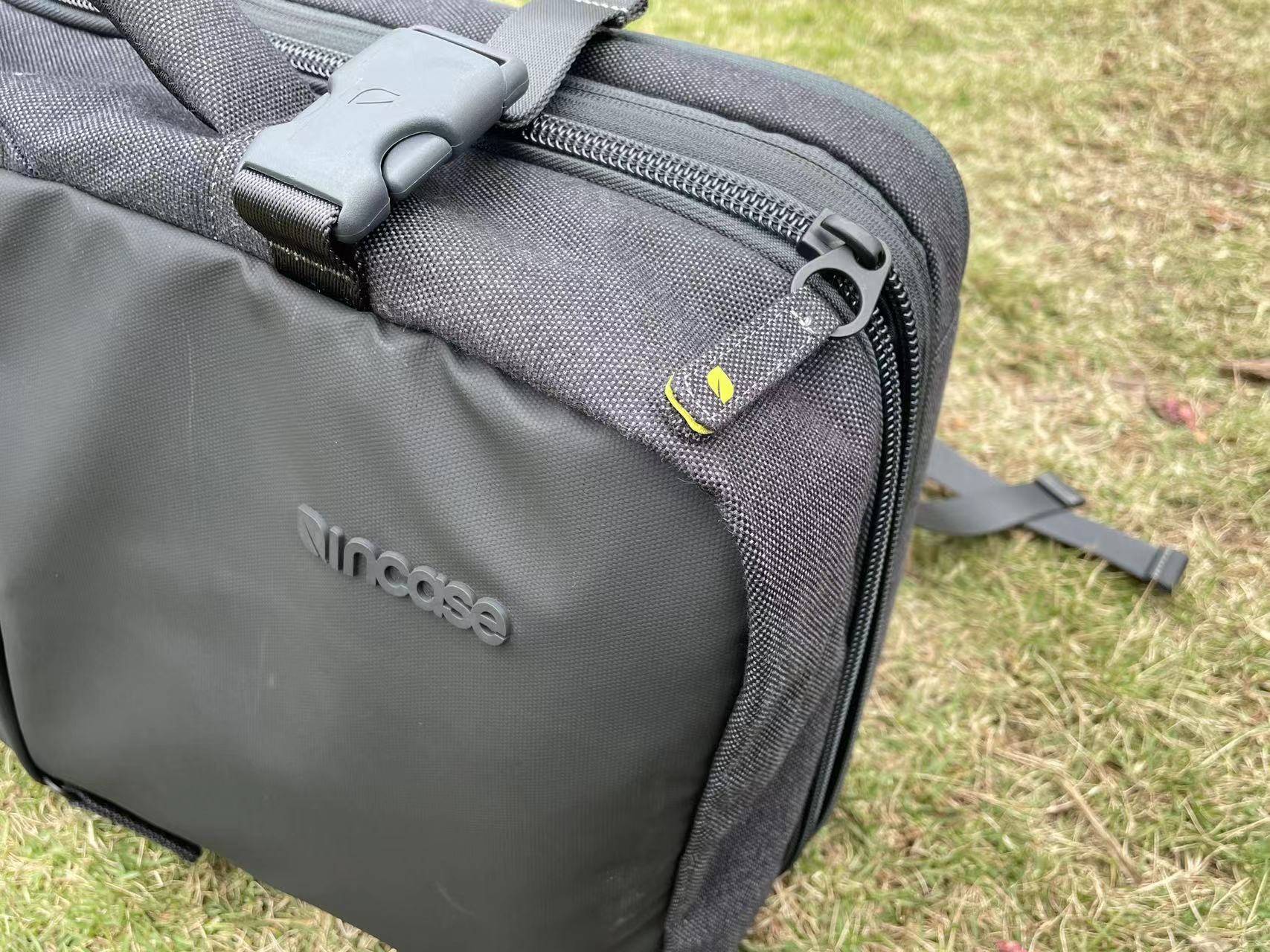 背上它海和天空，提起它商业精英；全能型的背包，谁人不爱呢