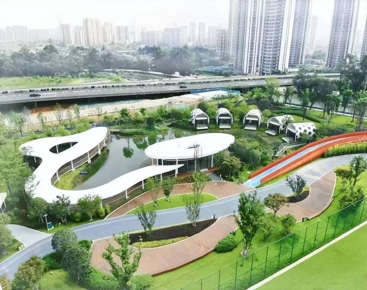 项目毗邻保和公园,往北直线距离约2公里还有杉板桥公园,城东体育公园