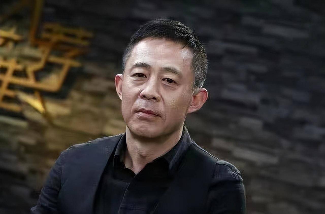 初恋为他终身不嫁,二婚为他抚养女儿,侯勇迎娶小他20岁粉丝_沈蓉