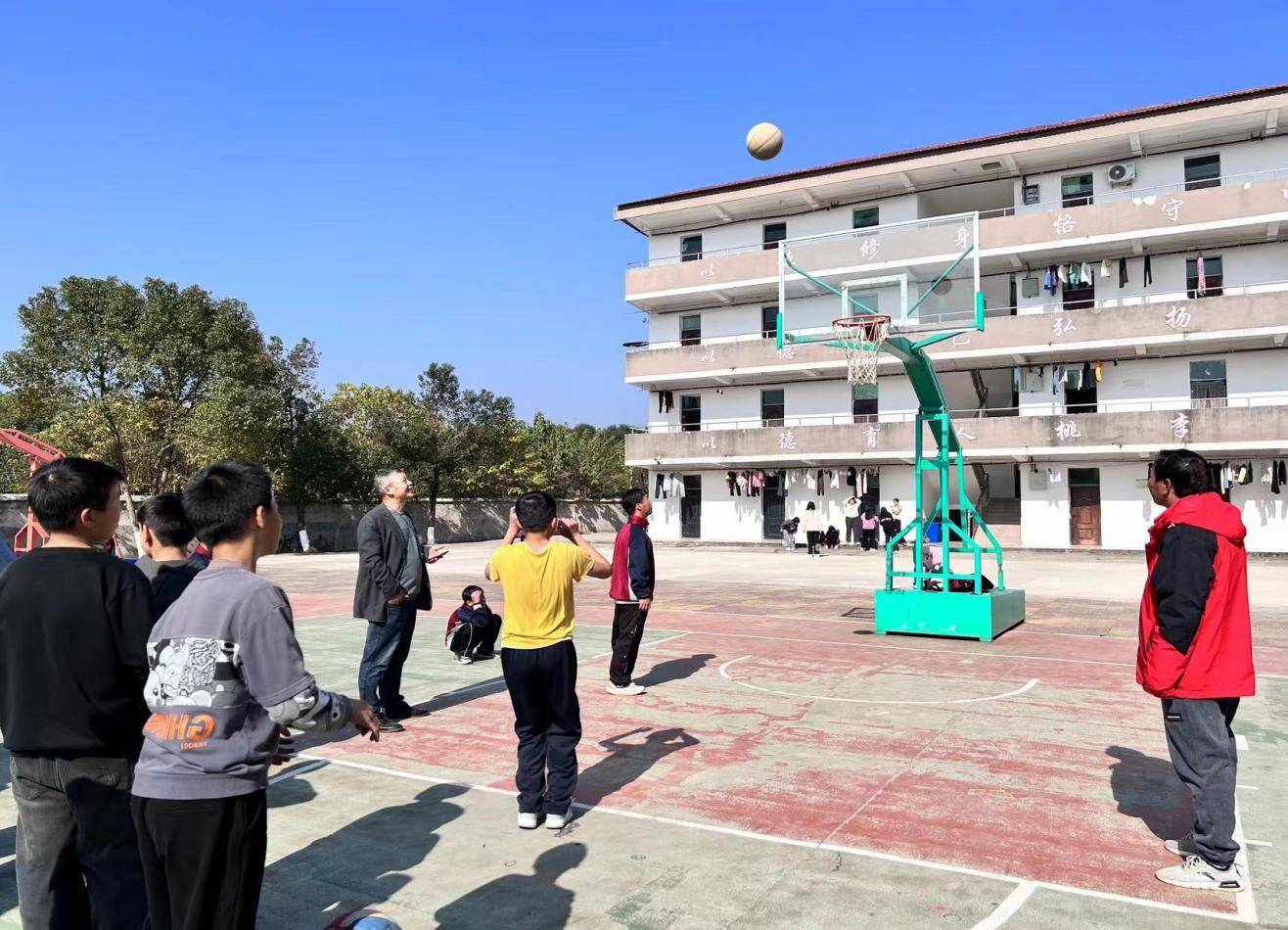 竞运动雄姿 展青春风采——江西省贵溪市河潭中小学首届校园运动会