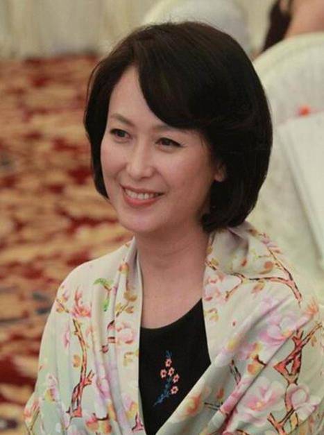 她跟演员丈夫离婚,二婚嫁入豪门至今无子,今60岁被宠成"公主"_左玲_左
