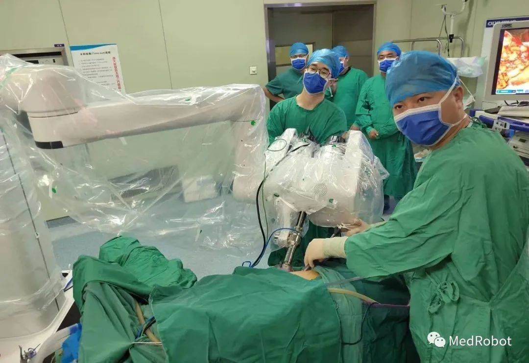 精锋单孔腔镜手术机器人sp1000多科室临床手术量超百例_首例_辅助