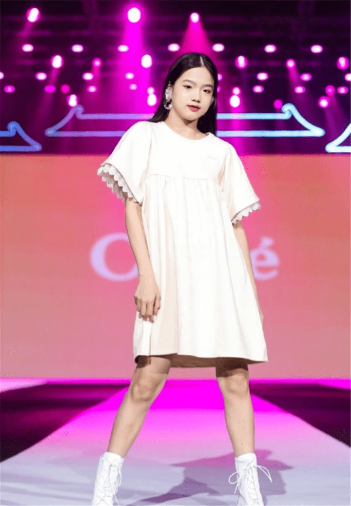 50岁钟丽缇压轴走秀!