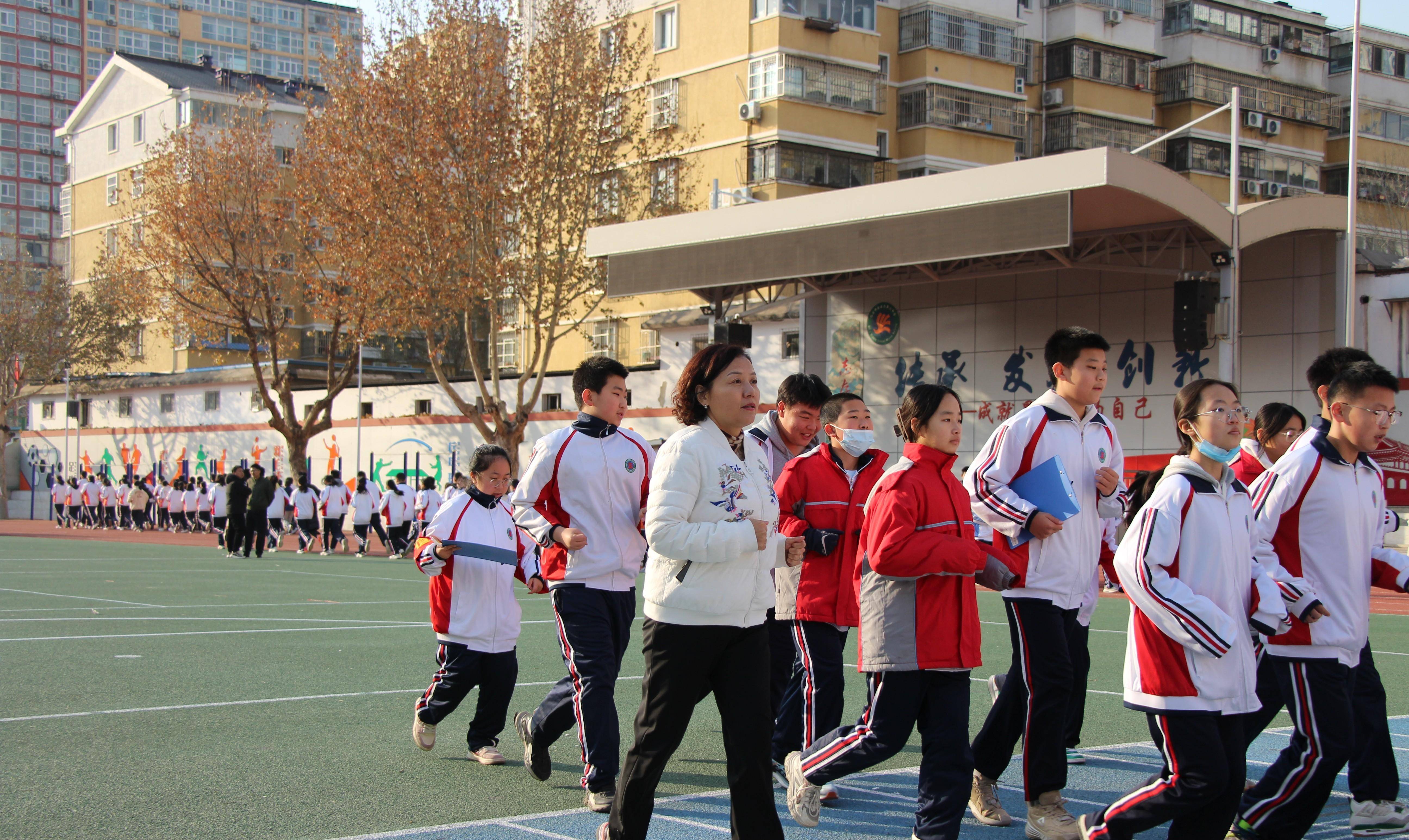 密雲三中是一所距離北京市區80公里的初中,但其籃球隊近年來擊敗了市