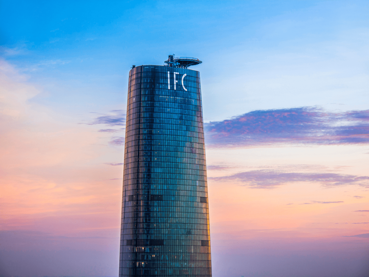 到市长大厦,财富广场,再到ifc(西塔),越秀金融大厦(北塔)等,越秀地产