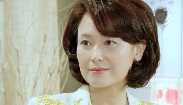 她跟演员丈夫离婚,二婚嫁入豪门至今无子,今60岁被宠成"公主"_左玲_左