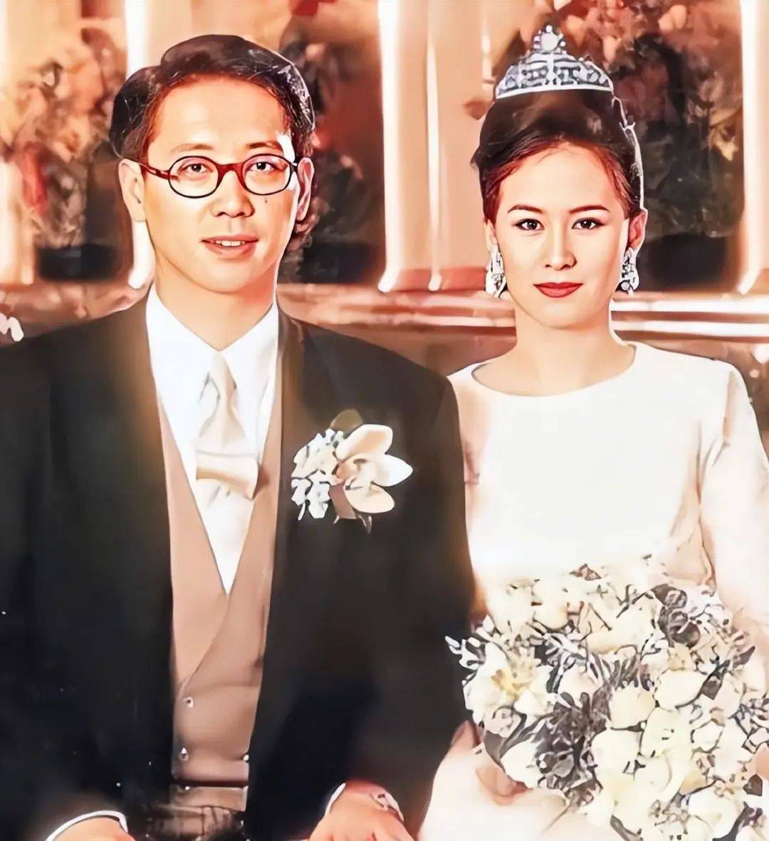 儘管何超瓊與陳百強關係不睦,並與許晉亨富家公子結婚10年,但她晚年