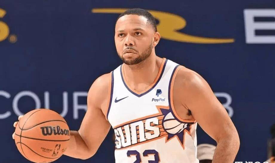 虽然戈登,渡边雄太和布克弩机命中4记三分一度追到6分.