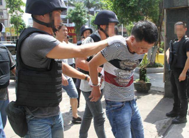 美剧《毒枭》讲述的故事,表示依照缉毒警kiki的故事改写而成,卧底与