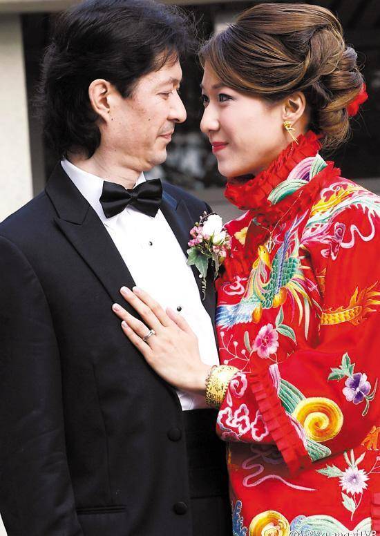 当家花旦钟嘉欣,与二线男星苦恋8年,最后嫁给大龄医生_伍允龙_杨思琦