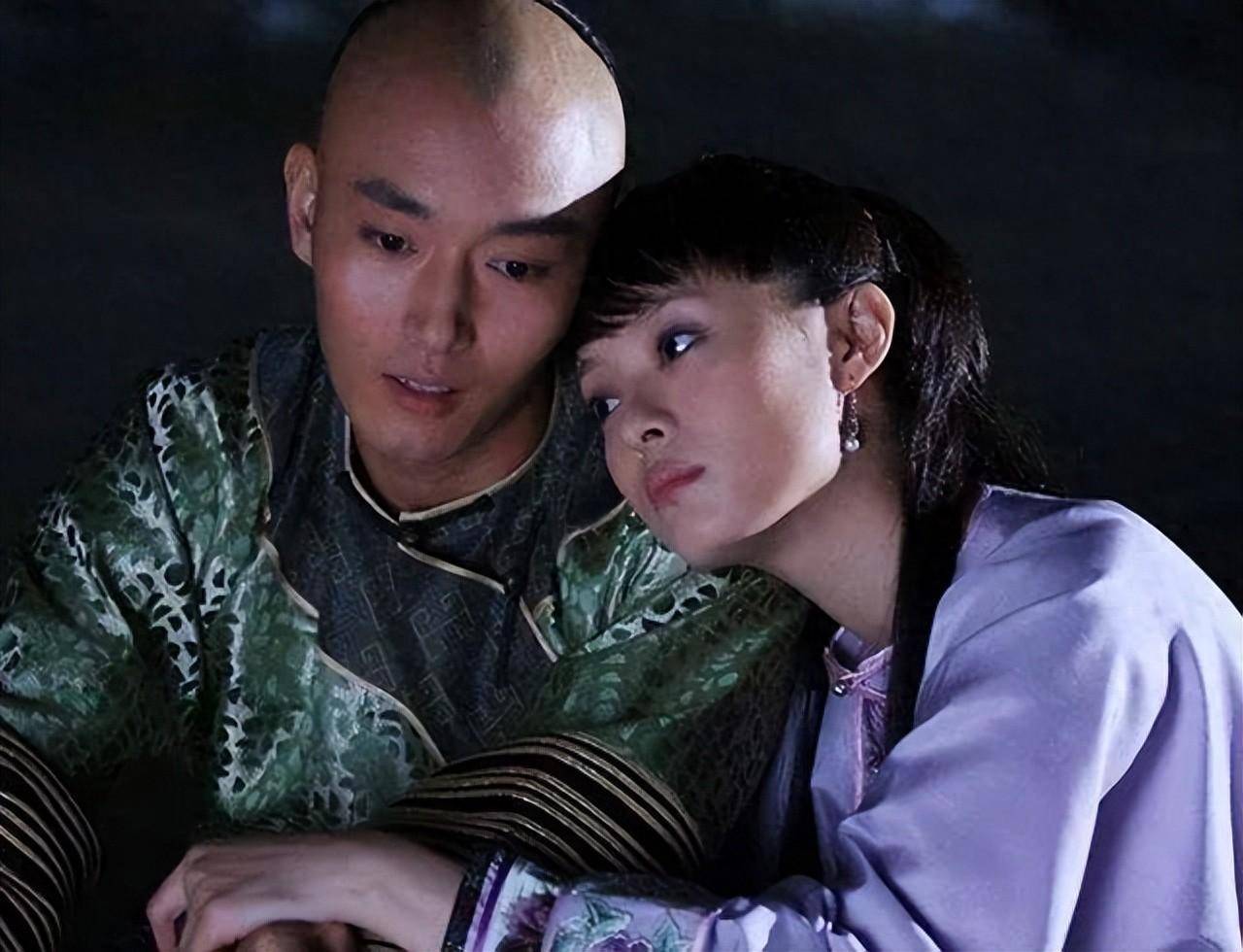 28岁的孙俪与李东学拍亲密戏,李东学换了个动作,孙俪大赞不已_果郡王