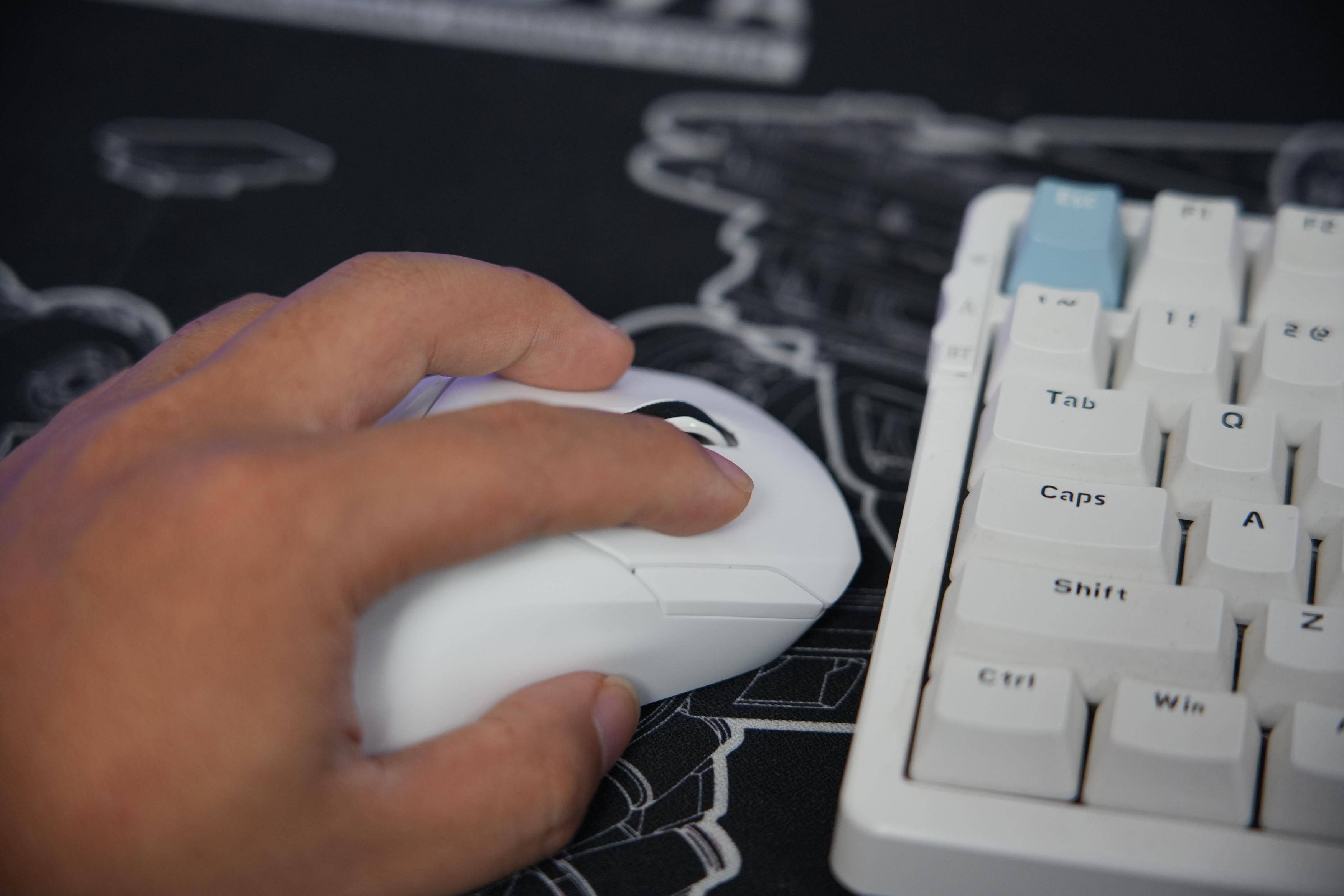 打破极限,中大小手都能用的雷柏VT9PRO和VT9PRO Mini游戏鼠标,震撼体验