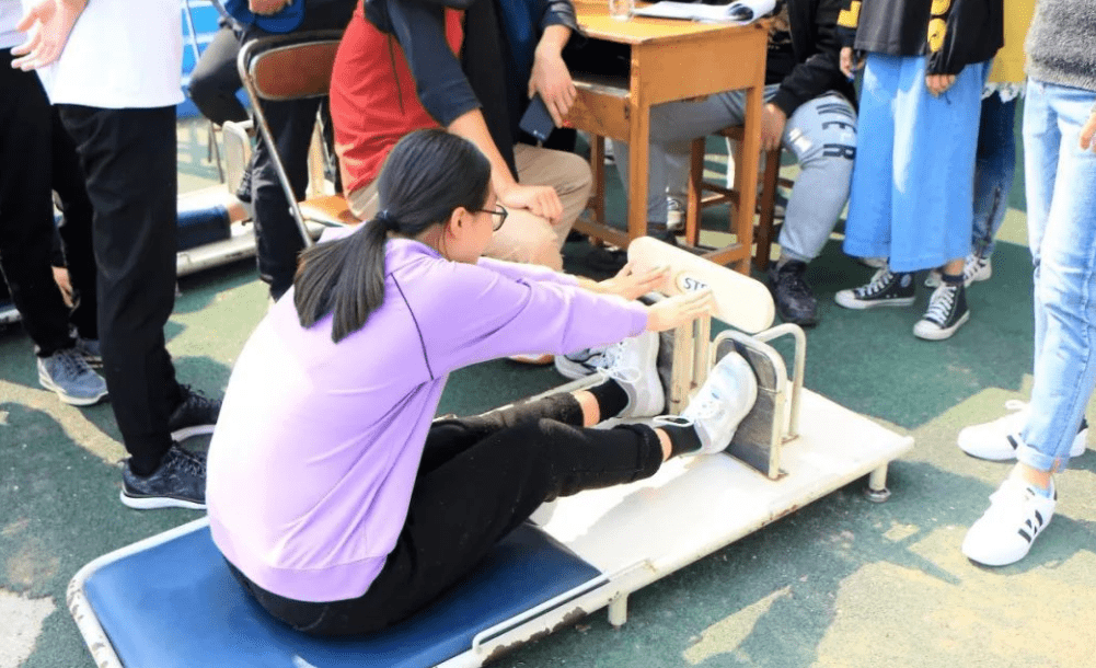 大学生体测"破纪录",体育老师高情商发言,差点笑死在评论区_考试_成绩