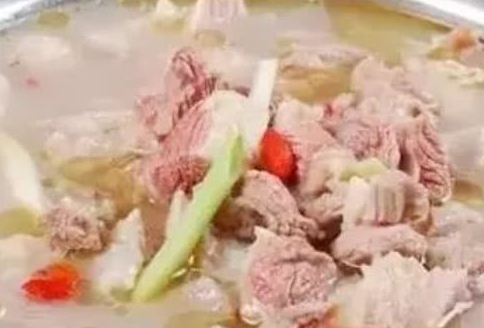 炖羊肉，加“这1味”相当于白炖！许多人不懂，难怪汤不鲜营养低(图1)