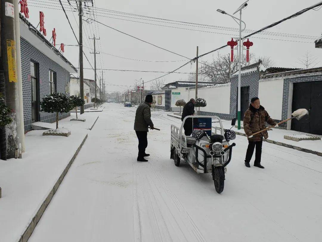 以雪為令 暖心行動——曲陽橋鎮掃雪撒鹽保暢通_工作_道路_天氣