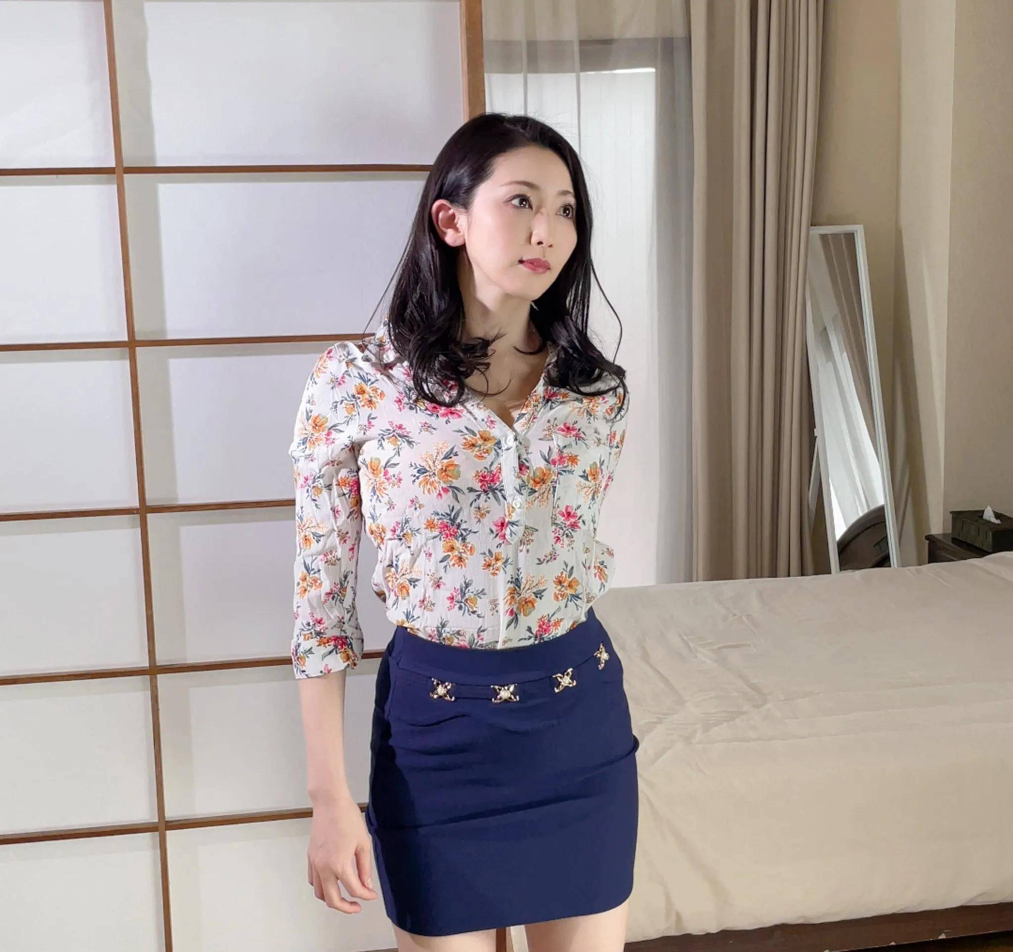 30岁日本女生精致妆容真迷人_化妆_自然美_女性