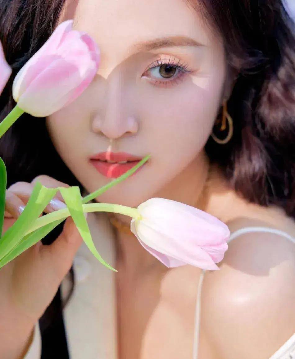 吴宣仪大片曝光美腿!