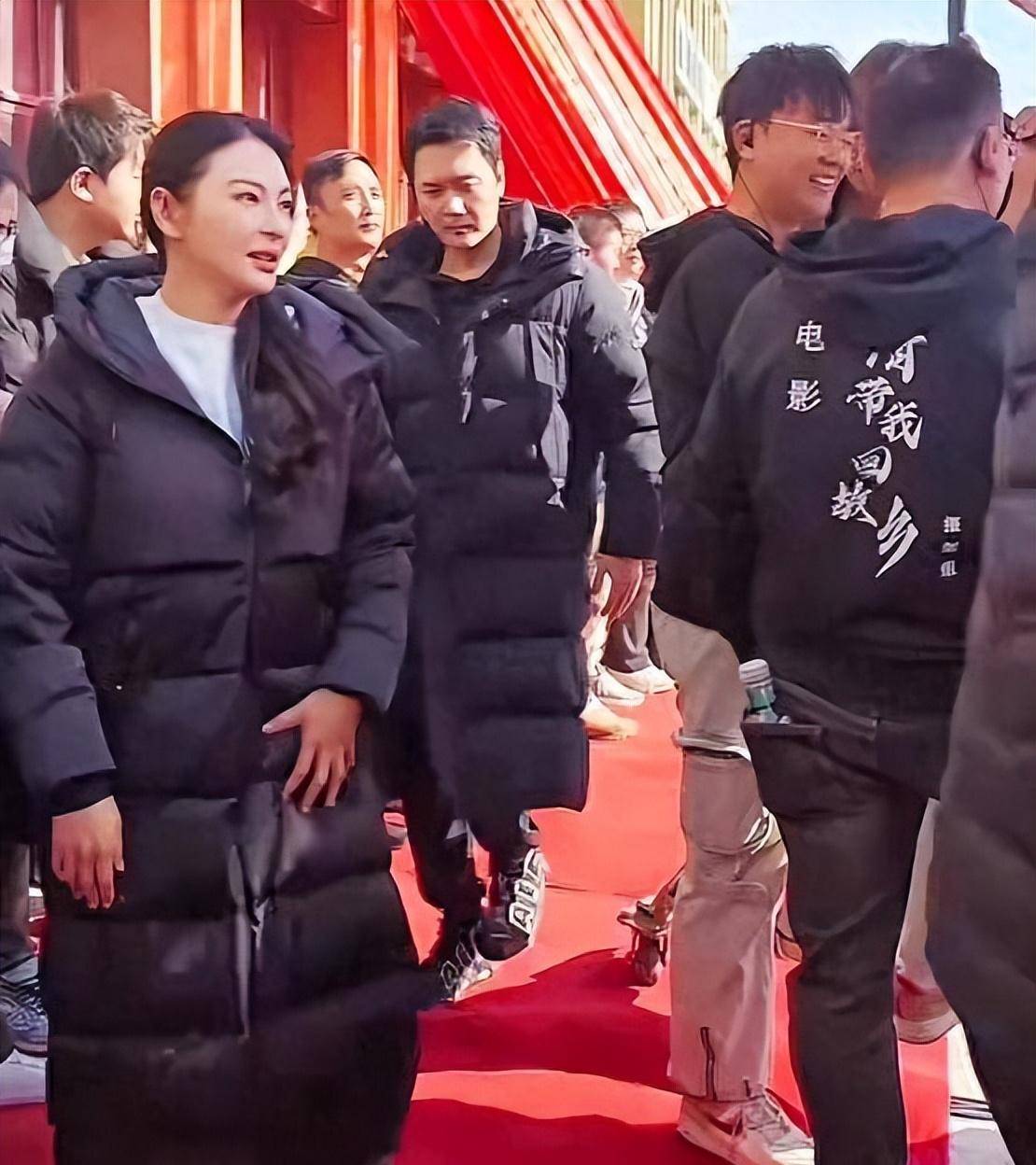 张雨绮冯绍峰素颜亮相,网友热议新片《请带我回故乡》_自然_仪式_电影