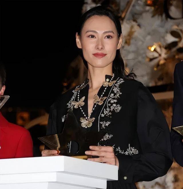 梁洛施:出席活动透露自己的感情现状,仨儿子担心母亲一人太孤单_洛溪