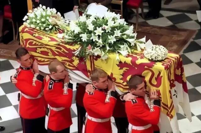 96岁英女王去世后:不火化不土葬,放入500多斤铅棺