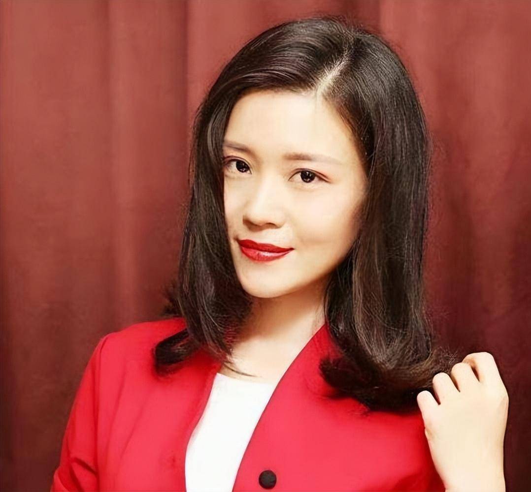 丁嘉丽:为孙红雷向导演下跪,两段婚姻伤人伤己,如今信佛养老_女生