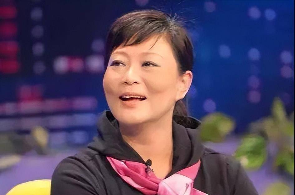 离婚18年后再相逢,戴志诚和杨蕾的截然不同境遇_表演_成为了_舞台