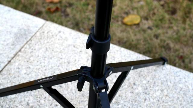 带稳定器的防抖自拍杆,支持AI人脸追踪:奥川M2 PRO体验