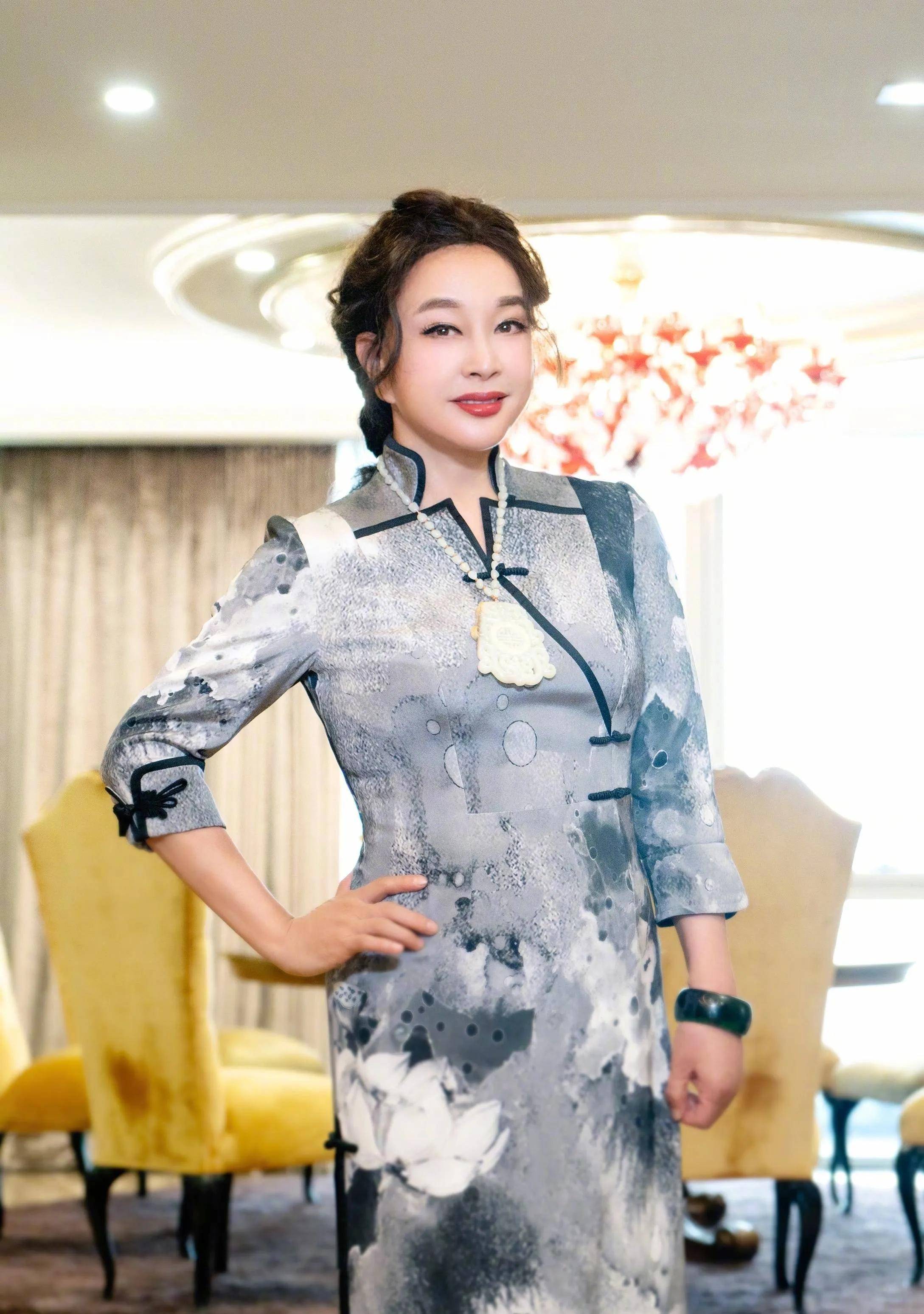 演员刘晓庆,60岁再当新娘,我不想嫁的,可他好宠我_姜文_阿峰_王晓玉