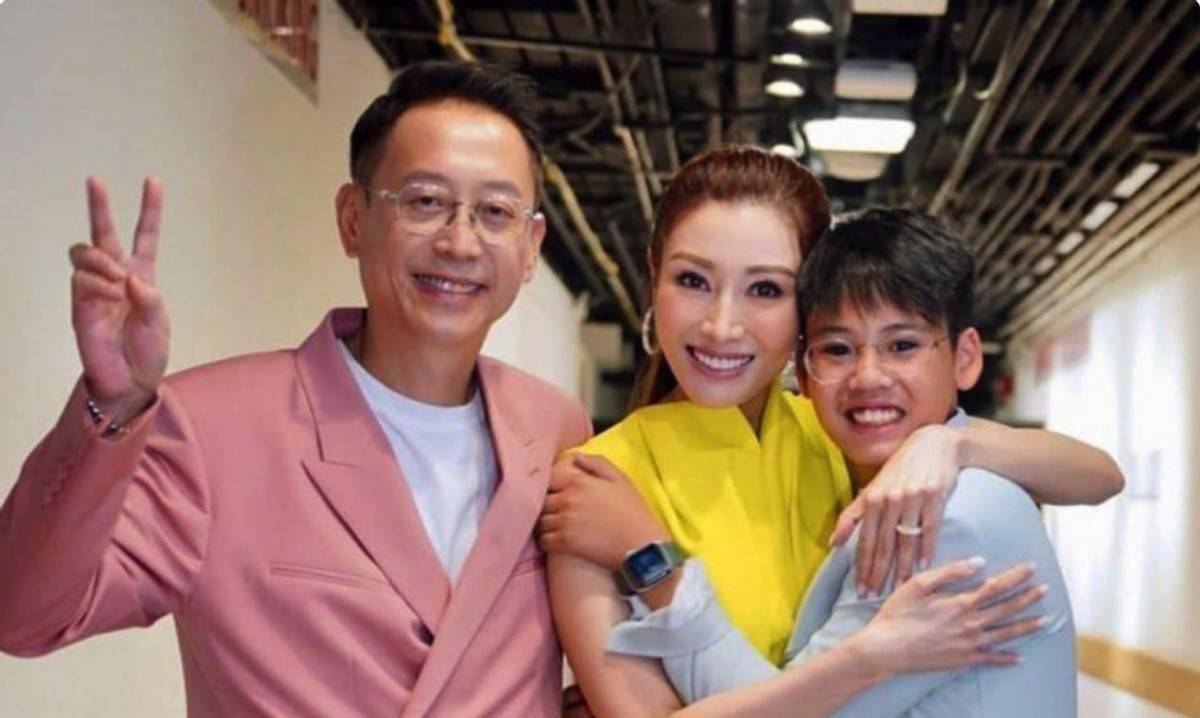 李嘉欣儿子亮相,眉眼与父亲如粘贴复制_许建桐_徐建桐_香港