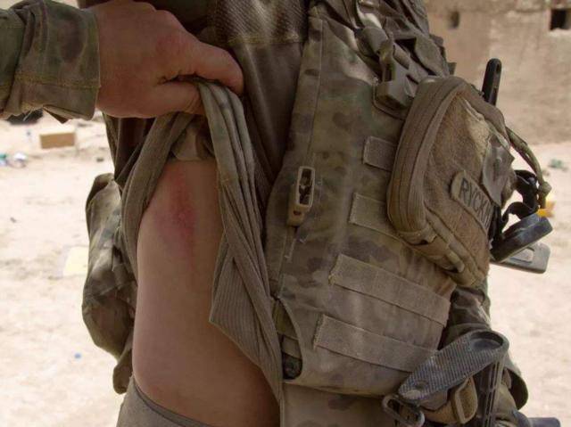 穿防弹衣被子弹打中是什么感受?