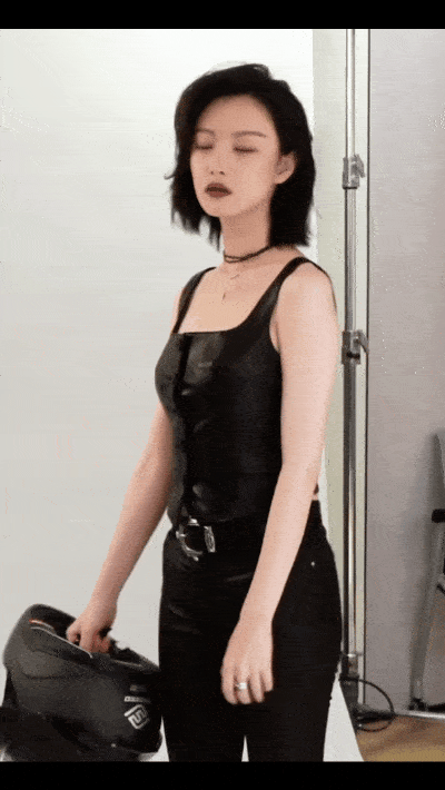 倪妮消失的她机车造型,撩头发太有内味儿啦,眼神太鲨我_短发_姐姐