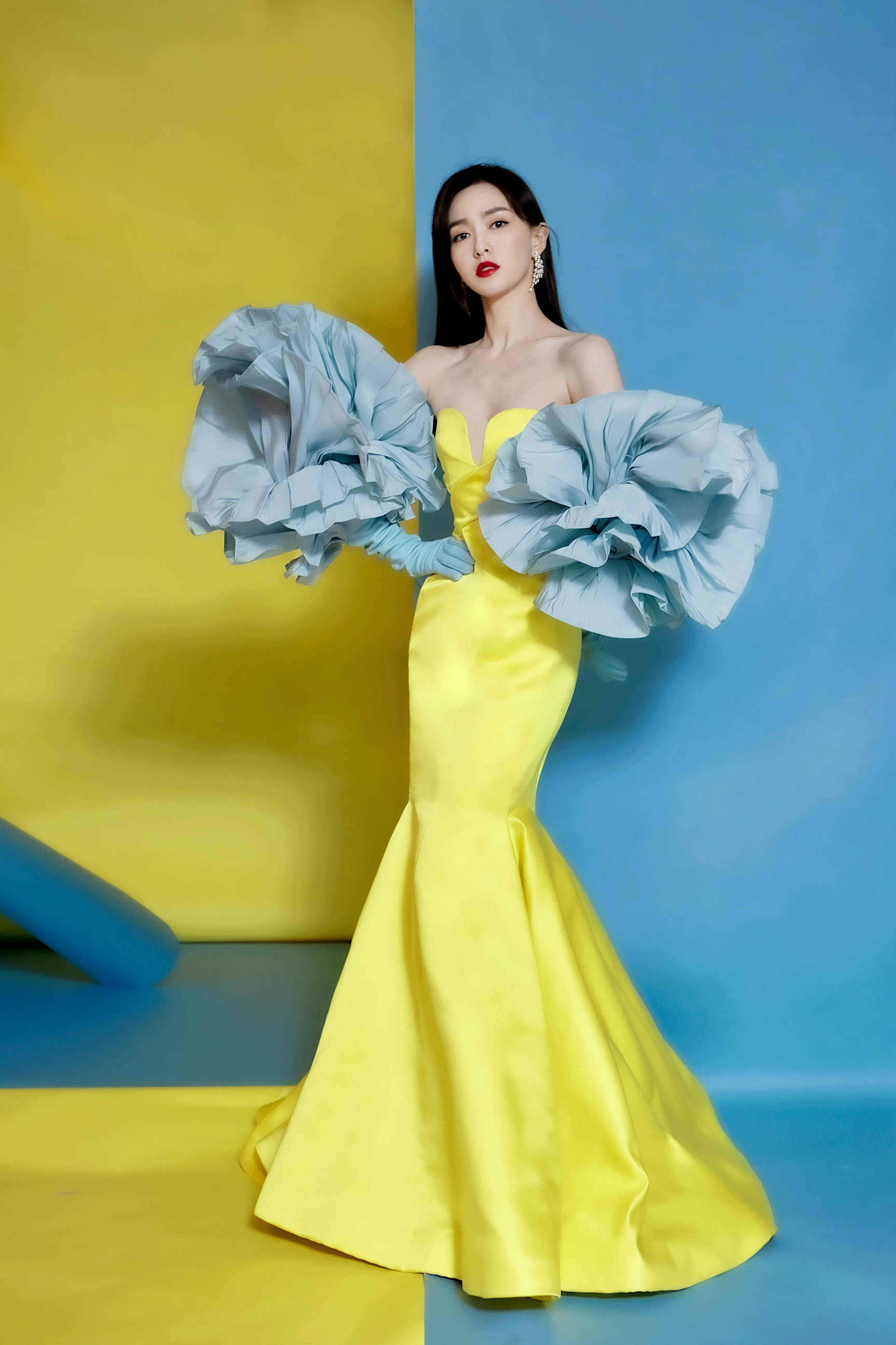 唐嫣新综艺肤白貌美大长腿好美,婚后她被宠成了少女,满满幸福感_玫瑰