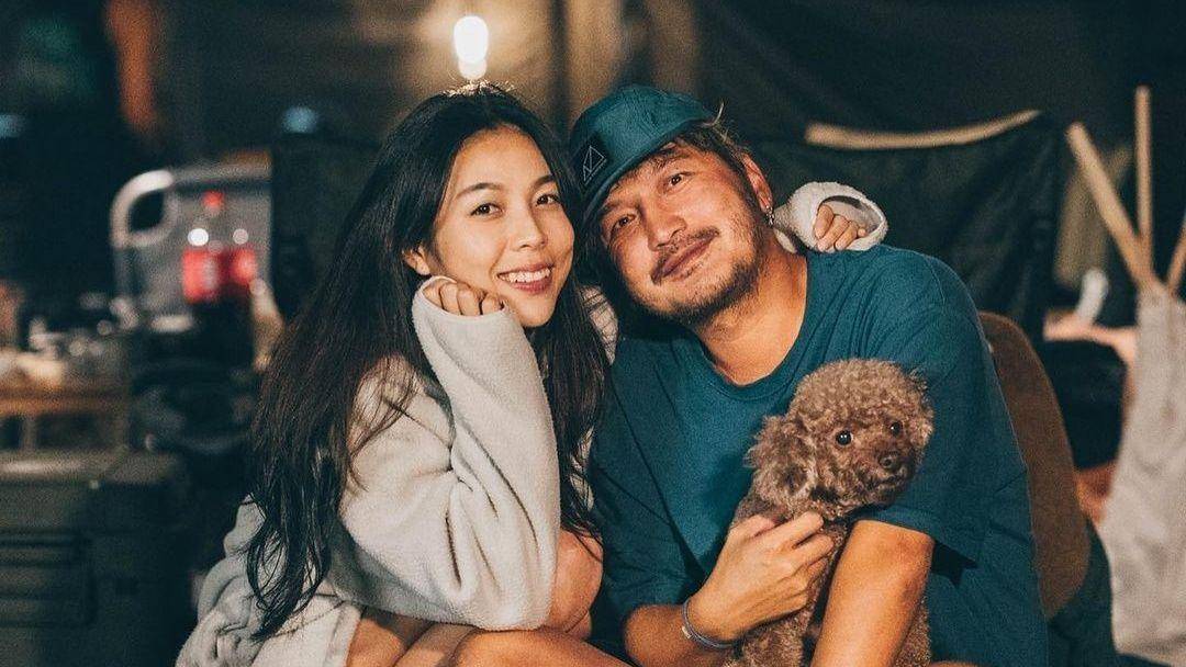 艺人kid(林柏升)不久前才公开正妹女友「东区妹仔」本尊正脸,小俩口