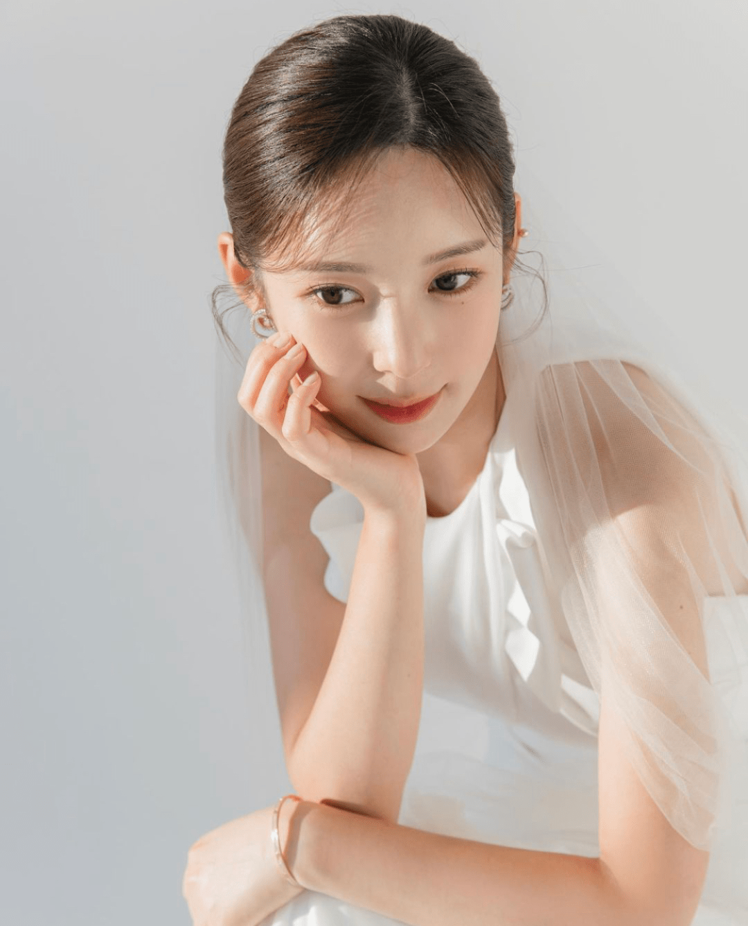 女神降临原型涉及负面事情人设崩塌,新婚男子为她辩护_猫咪_逃税