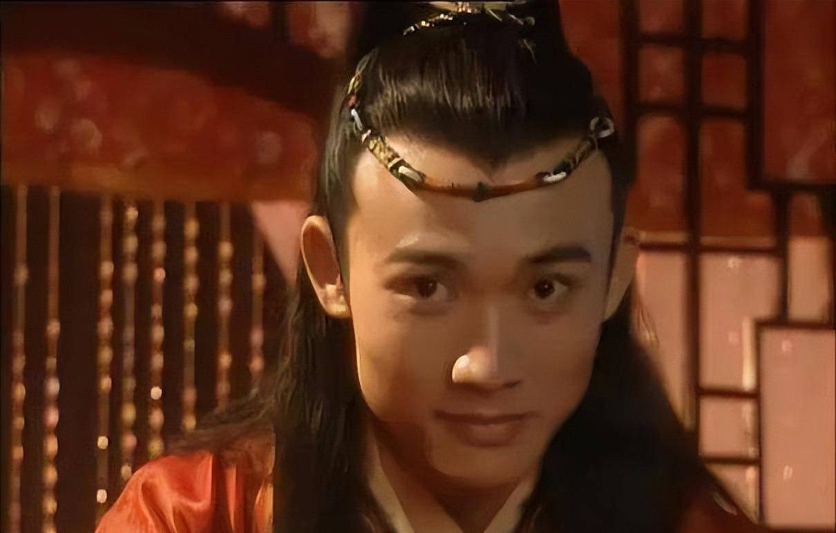 作为戏中上错花轿的李玉湖嫁到的齐家,她阴差阳错嫁错的夫君齐天磊