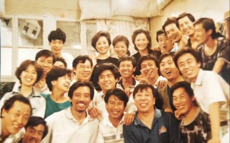 是赵宝刚找到他并联系他去试镜的,通过一系列的感动,把导演鲁晓威给