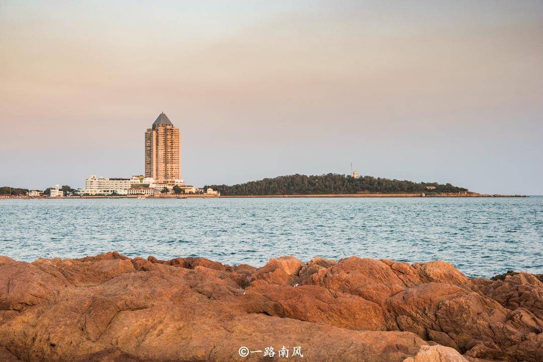 青島必去的三個景點,每個都高顏值,而且免費開放_棧橋_公園_建築