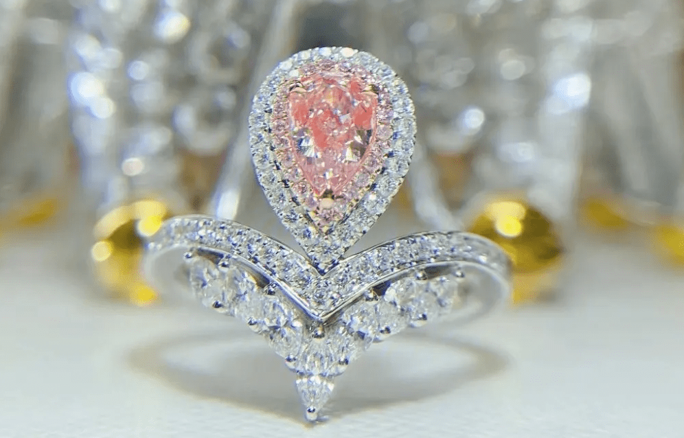 让人无法拒绝的粉钻戒指,带你认识传说中的稀世粉钻_钻石_女生_心形