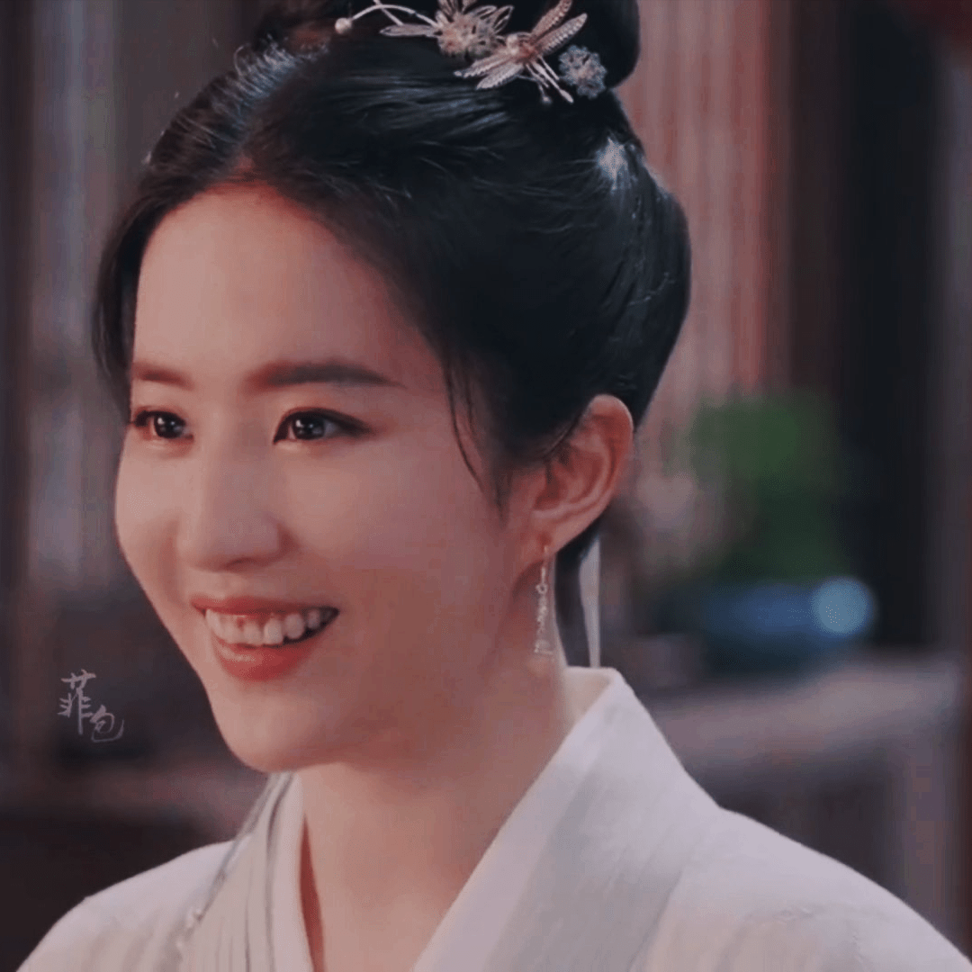 古力娜扎这只蓝孔雀很美,我还是喜欢刘亦菲那只肥孔雀,你呢?