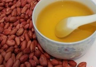 以前遭“抢购”的花生油，如今为何受冷落？超市员工说出其中缘由(图3)